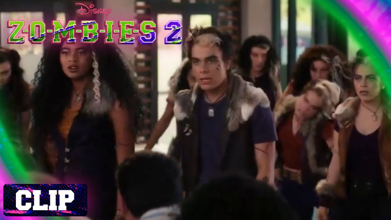 ZOMBIES 2 | Los Hombres Lobos Llegan A Seabrook ( Clip#4 / Latino ) Disney Channel