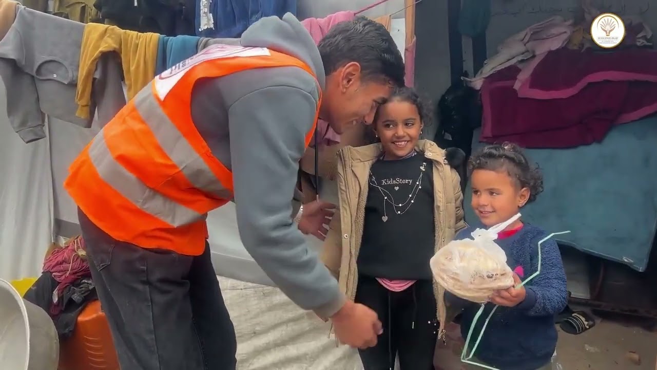 Bread Distribution (110) to the Displaced Families in Gaza