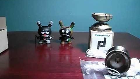 Yoyo Unboxing of the Dang and Markmont Strings from One Drop