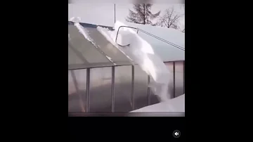 Сколько стоит уборка снега с крыши за квадратный метр