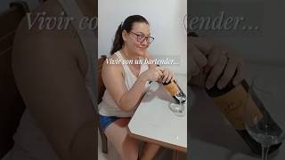 Cuando trabajas en un bar de vinos y tu pareja es el bartender 😅