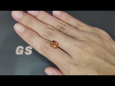 Grenat spessartine orange vif, taille radiant 2,20 carats, Madagascar Video  № 1
