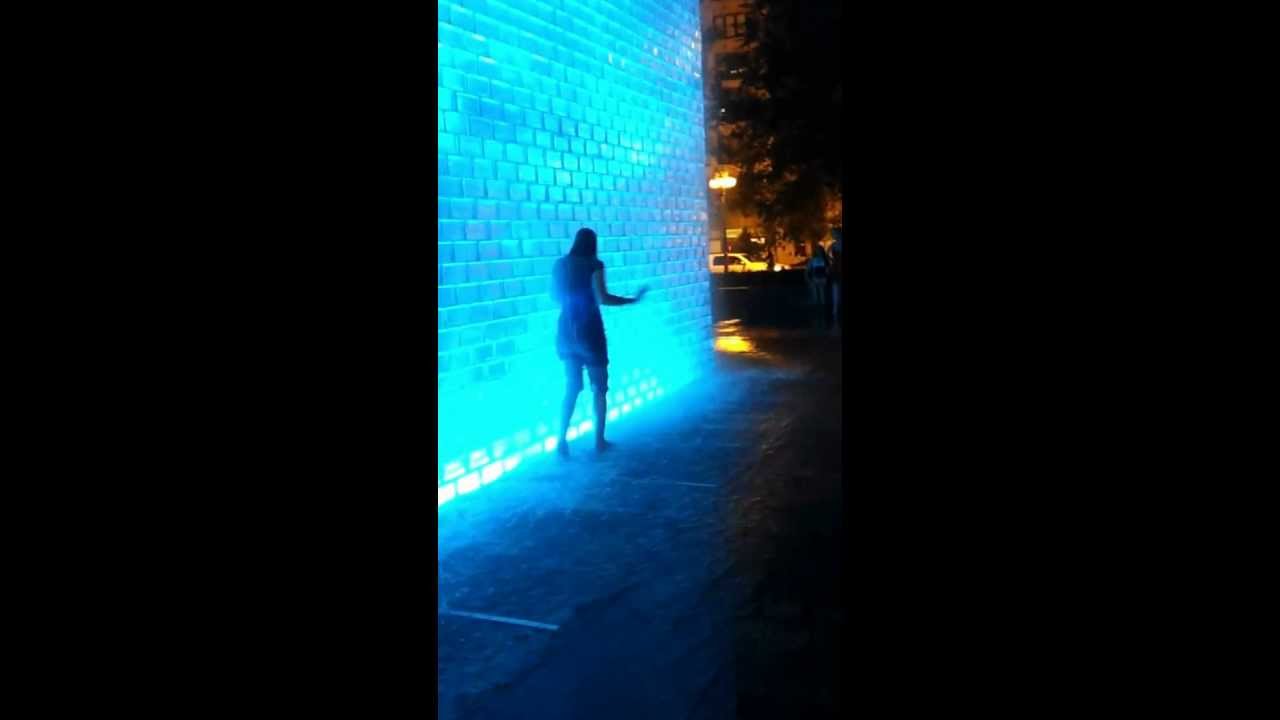 Lisa Cools Off After the Concert: King Fountain