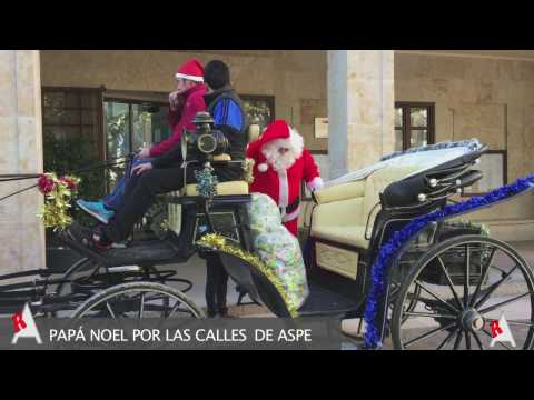 Visita de Papá Noel por las calles de Aspe