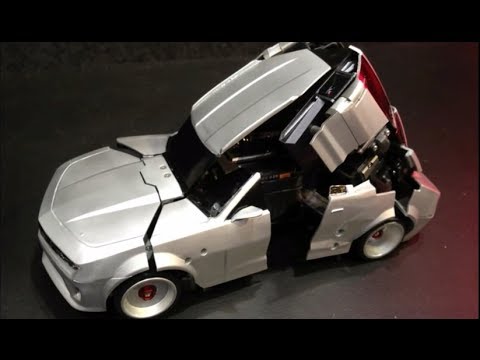 Mainan Mobil-Mobilan Balap anak-anak yang bisa berubah menjadi robot ( Mobil Robot )  Transformers . 