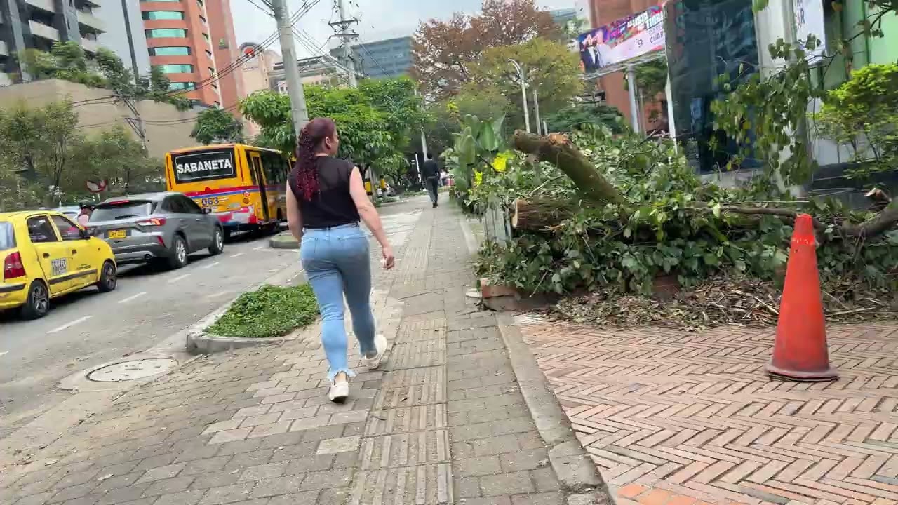 streeting walking around