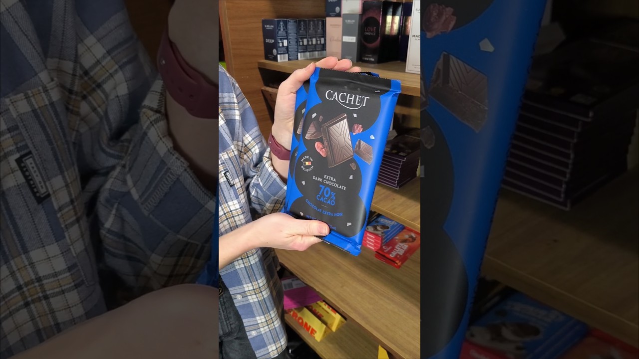 Шоколад молочный с фундуком Cachet Milk Chocolate Hazelnut 300г