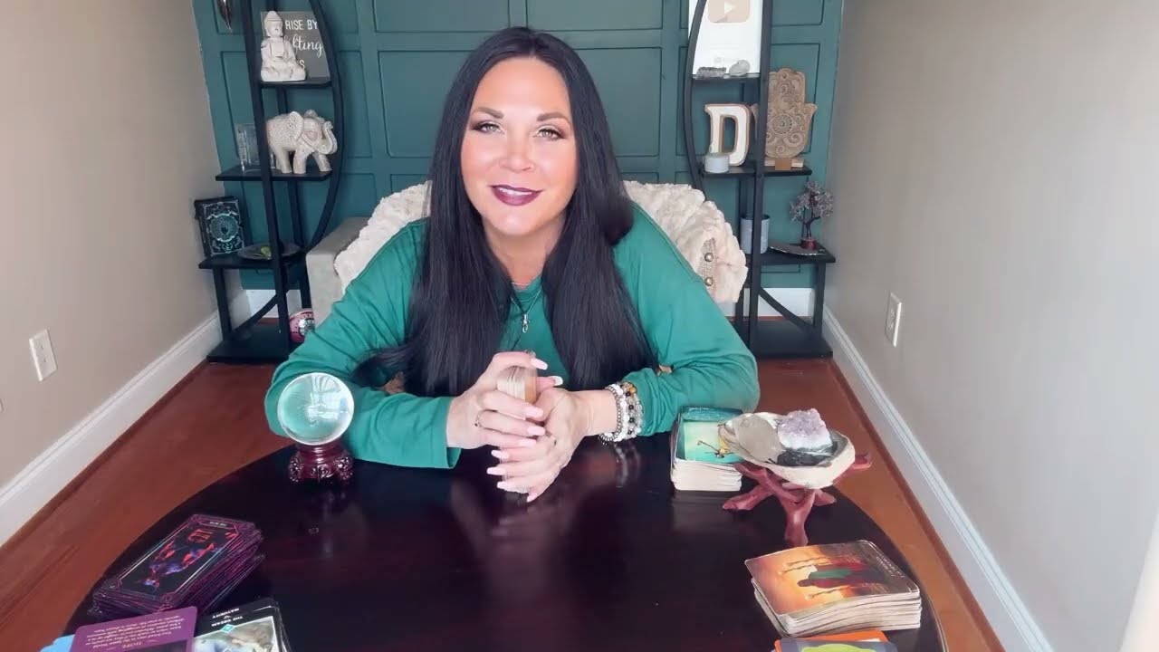 ДЕВА | Что-то тут странное происходит 🤔👀 | Гадание на картах Таро для Девы.