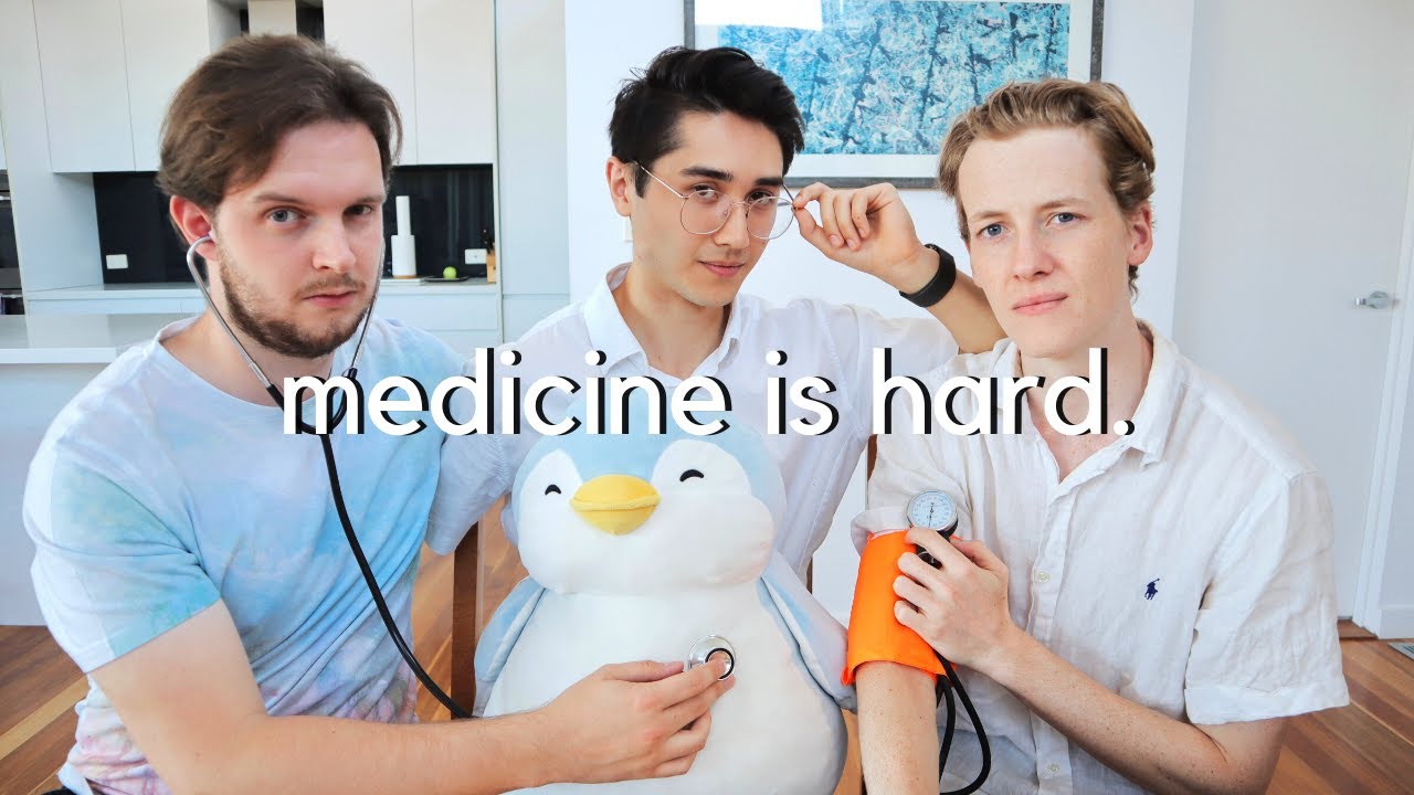 Студенты медицинского вуза проходят медицинский тест