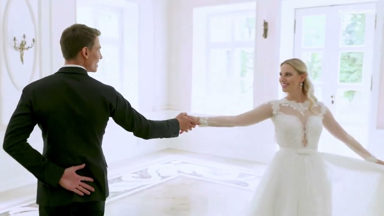 " I'm into something good  "  - Herman's Hermits ( COVER John Smies )