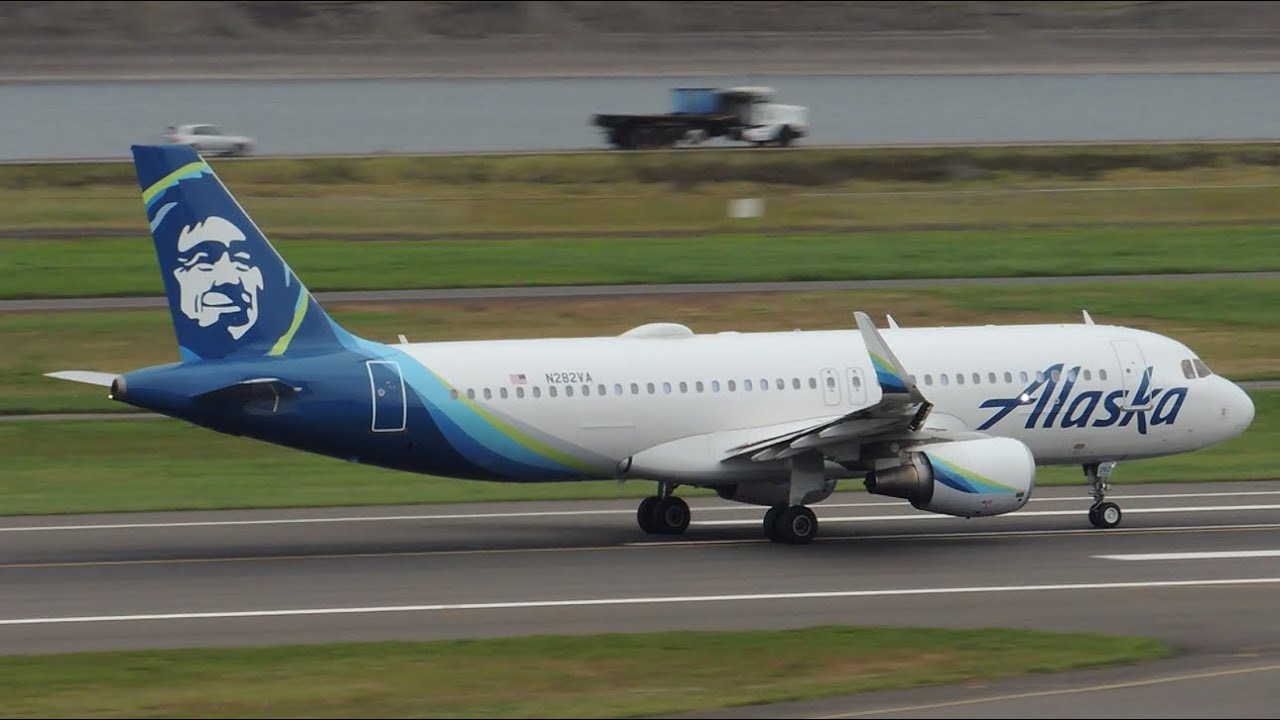 Alaska Airlines Airbus A320-214 [N282VA] takeoff from PDX