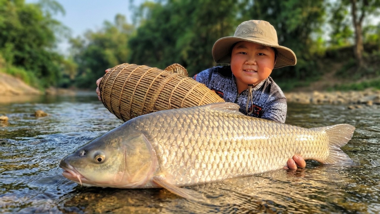 A Quiet Day in the Countryside | A Boy Checking His Fish Traps