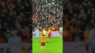 Jordi Alba Responds To The Galatasaray Fans.