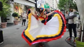 Video thumbnail of "Cumbia Colombiana 1 milliones de vista Calisabor Paris France Francy Barahona"