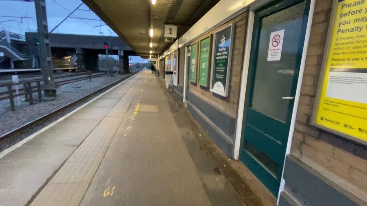Tamworth Railway Station. Platform 1 to Platform 2. A long walk.