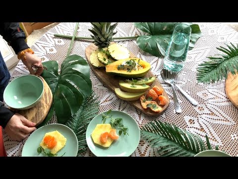 home-visit:-create-a-tropical-table-setting