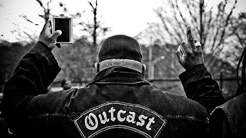 OUTCAST- единственная полностью черная банда байкеров.