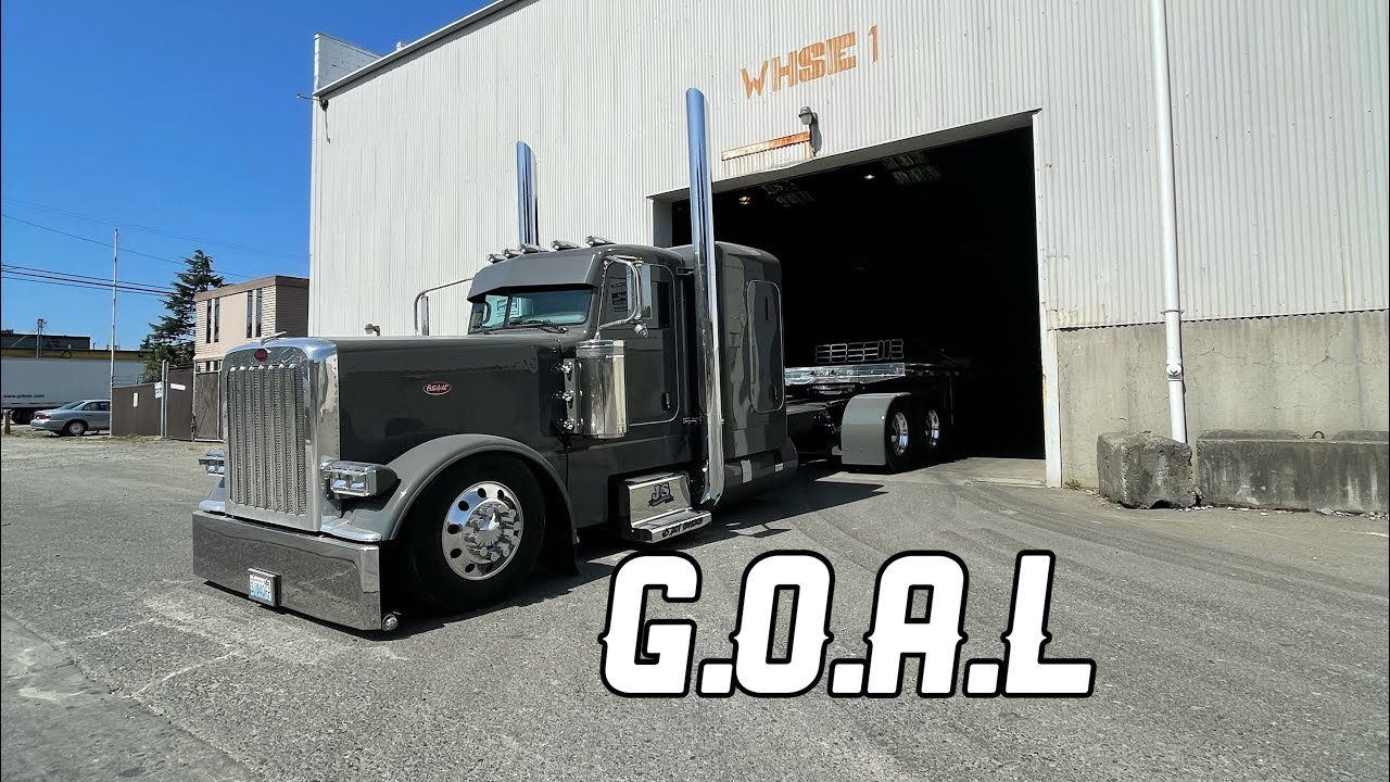 Backing stretched 2022 389 into shop | Seattle’s industrial park | 5 drop load steel hauler