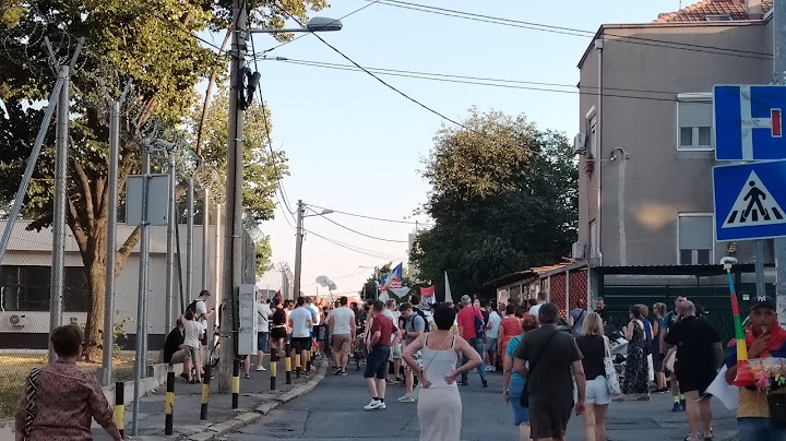 Uživo ispred Centralnog zatvora! Građani daju podršku uhapšenom doktoru