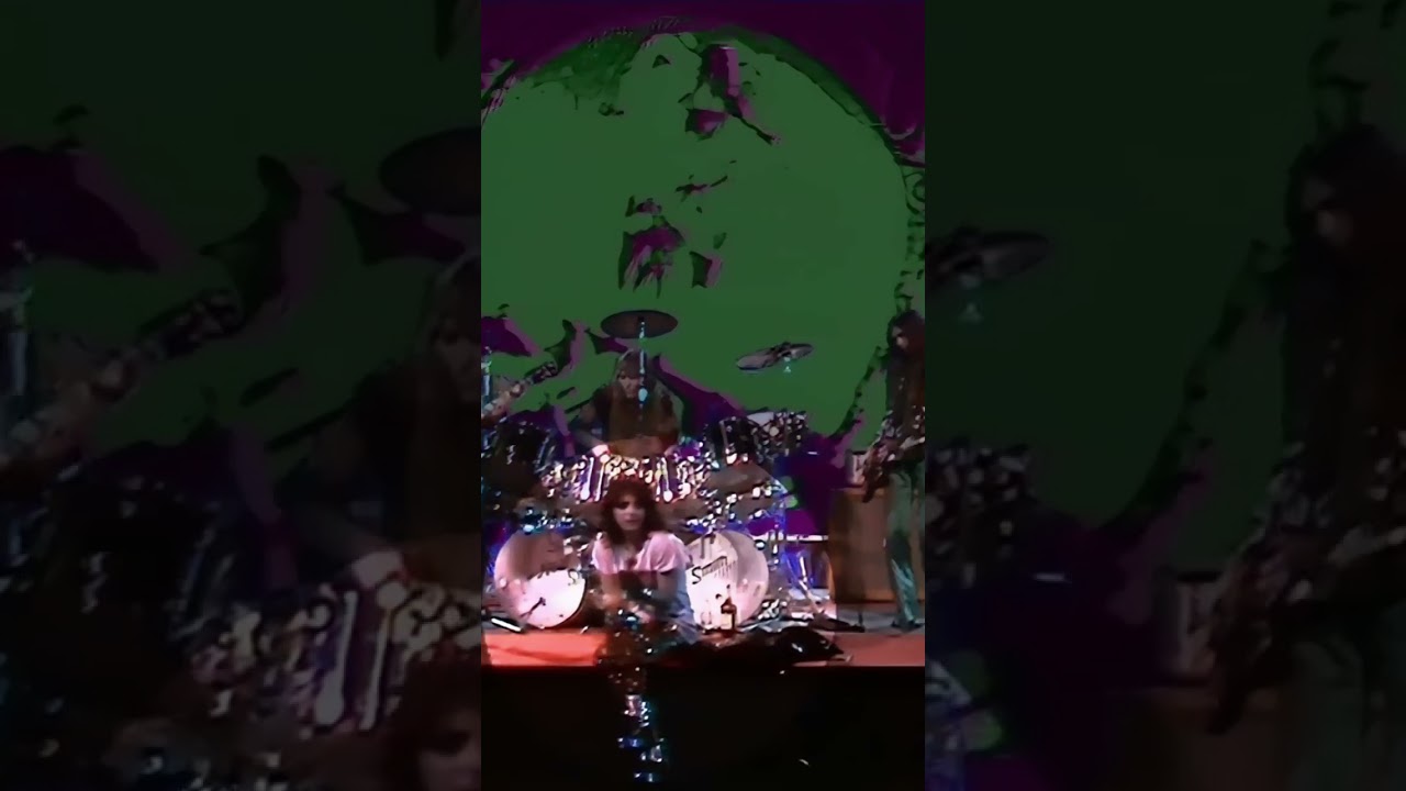 Raw, young, and dangerous 🔥 #AliceCooper #ImEighteen #Live1972 #YTShorts