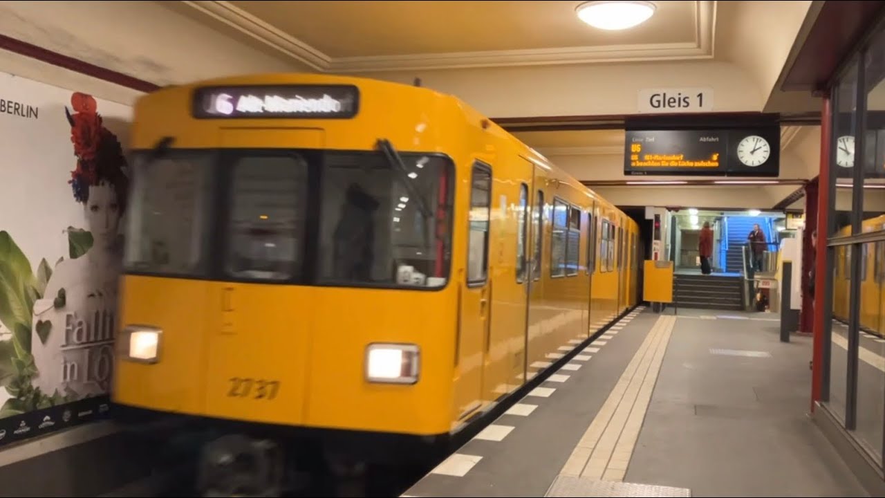 Berlin U-bahn F84, F90, F92, H97, H01 och A3L92 vid Koshstrasse (checkpoint Charlie och Stadtmitte)