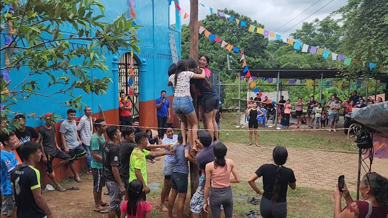 EL FAMOSO PALO ENCEVADO CON MUJERES ASI SE CELEBRAN LAS FUESTAS EN EL CANTON DE DALIA
