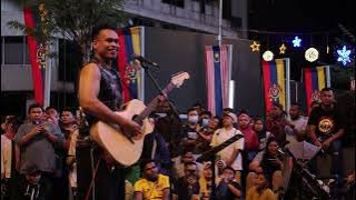 Semua nyanyi lagu Tiara...Bob Sentuhan Buskers di Bukit Bintang