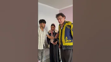 الأب رجع من السفر بعد غياب طويل 