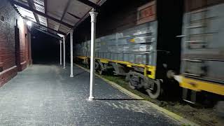 Alco (8272)+ Alco (8273) con un MegTren Vacío a su paso por "Estación Chaupi Pozo" en plena noche 🚂🌃