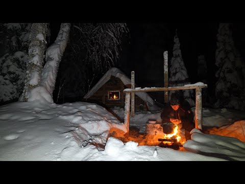 Вернулся в избу. Столько плотвы я ещё не ловил. Рыбалка и быт в тайге.