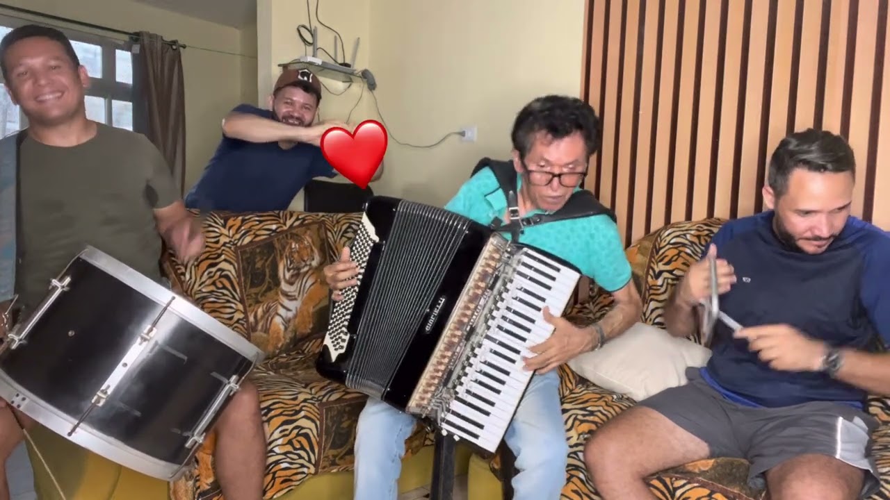 O sanfoneiro SIMÃO MÃO BOBA é feito um bom VINHO, quanto mais o tempo passa MELHOR ELE FICA!