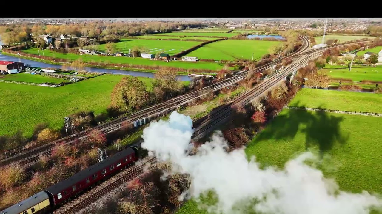 60163 Tornado ‘The Christmas White Rose’ Steam Train passing through Trent lane Junction, Notts