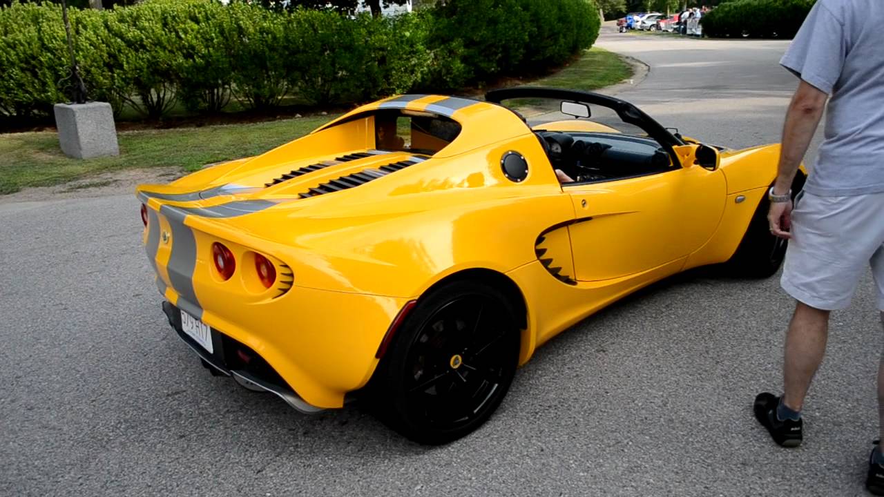 Yellow Lotus Elise arriving at Cars & Coffee - YouTube