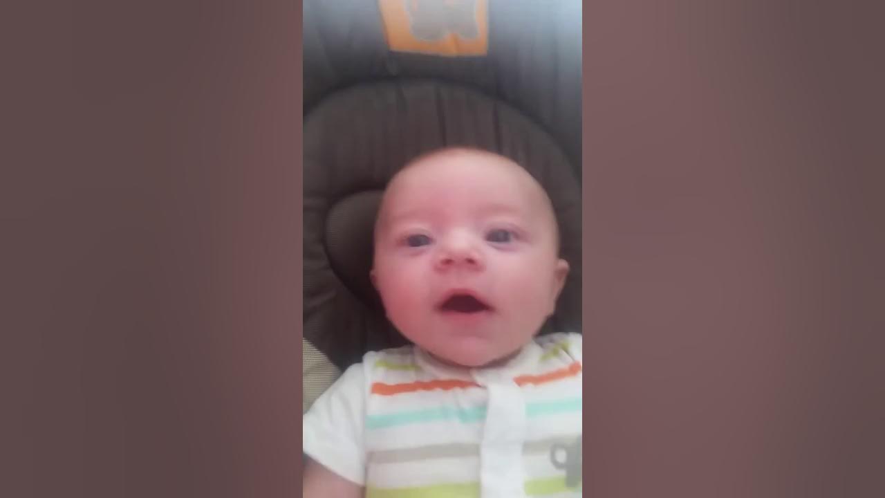 Bébé rit quand maman éternue - happy baby's laughing - YouTube