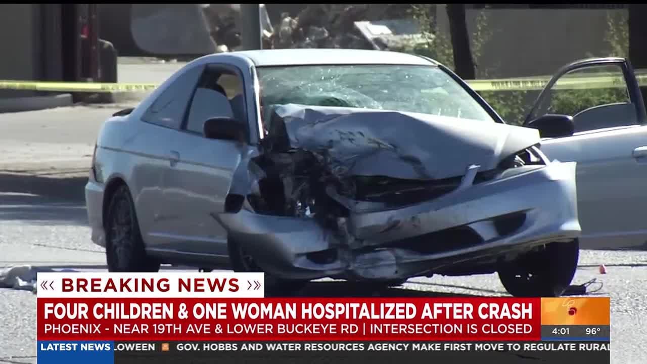 4 children, woman hurt after collision at Phoenix intersection
