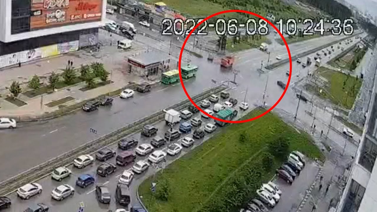 Под камаз попал