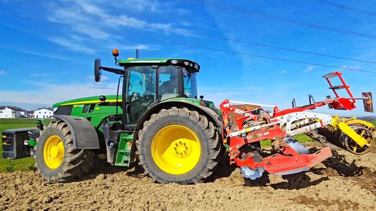 John Deere 8RT 410 mit einer All-IN-ONE Kartoffellegemaschine beim Kartoffeln legen-Potato planting