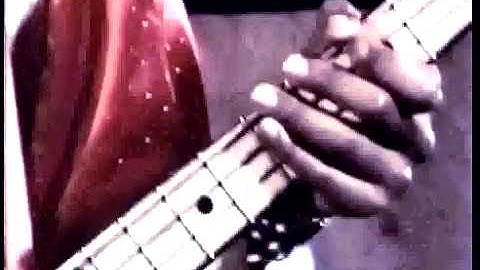 ECLECTIC TV Episode 32 - Bootsy Collins Shows You His Basic Funk Formula