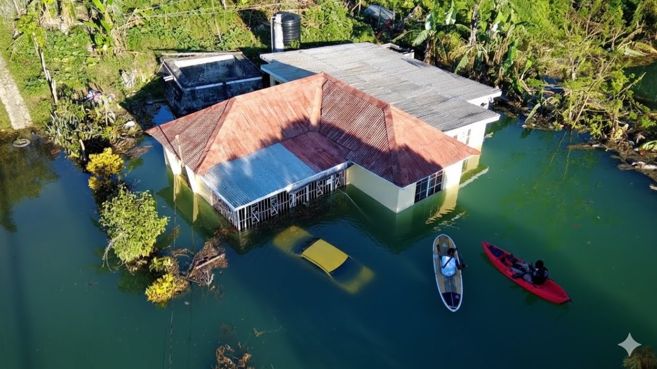 We kayak Into Content Manchester Rising Flood Waters and Explored The Sunken Houses | Must See |