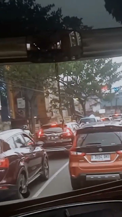 perjalanan menuju Tangerang Selatan 😪 macet terus