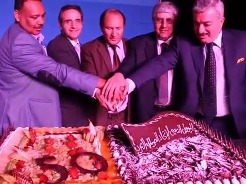 لحظات تقطيع كيكة اليوبيل الذهبي لاتحاد الصيادلة العرب