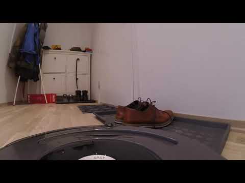 iRobot Roomba 676 in action.