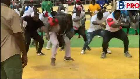 Regardez le tousse gagnant de franc avec l’arrivée très musclée de Modou Lo devant ama baldé