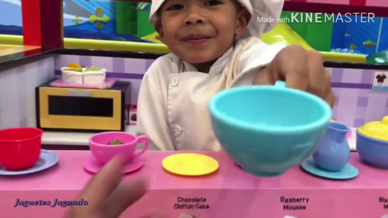 Kidz pretend play at kidzoona, jugando niño parque de bolas