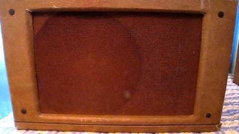 Scarce DECCA Model #DP-920 45 RPM Suitcase Record Player