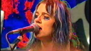 L7 - Pretend We're Dead (Live The Word 1992) chords