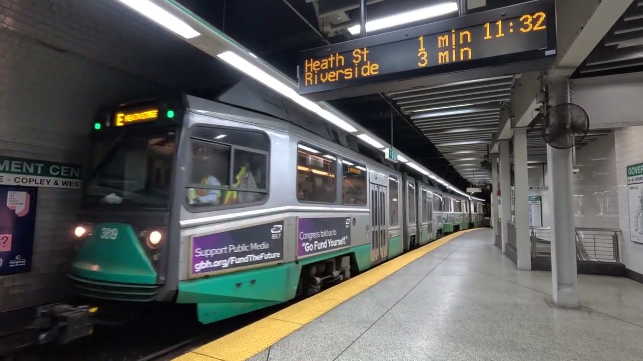 Boston Government Center - MBTA Subway Station - Full Walkthrough