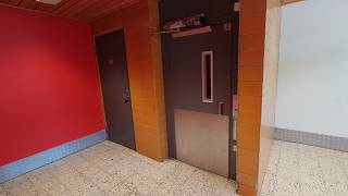 Solna, SWE: Modernised by Schindler - DEVE Hydraulic Elevator at Willys Hagahallen