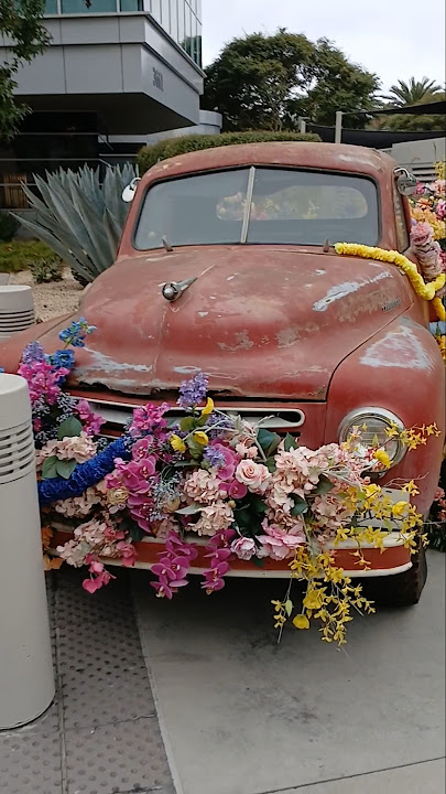 Download lagu Ol' Studebaker Truck Flower Display