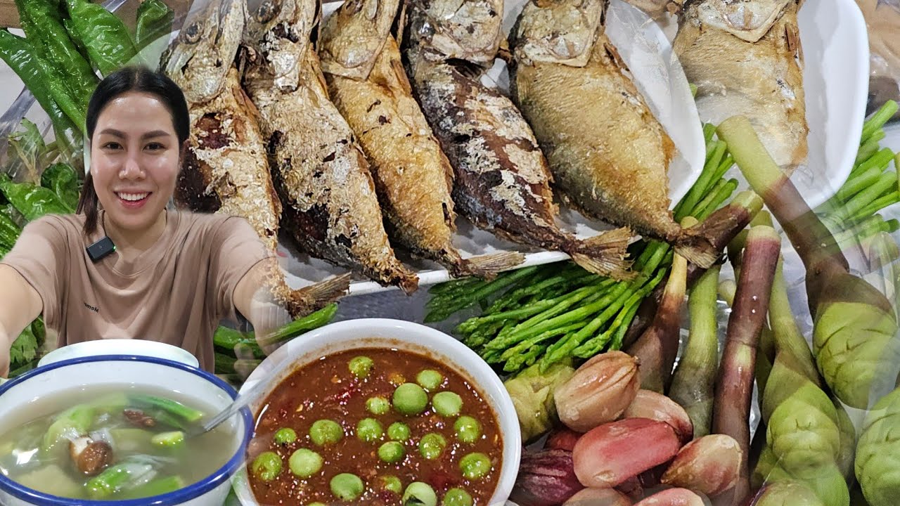 วันนี้มากินข้าวกับน้ำพริกกะปิปลาทูทอด ดอกกระทือและดอกขิง ซุปร้อนๆอร่อยมากค่ะ